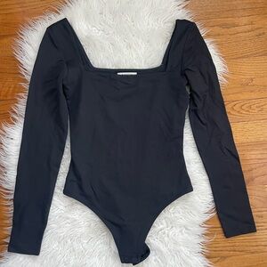NWOT Aritzia Babaton Long Sleeve Bodysuit